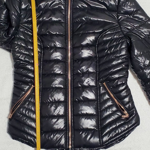 GUESS Women's Black Quilted Puffer Jacket - Picture 5 of 9